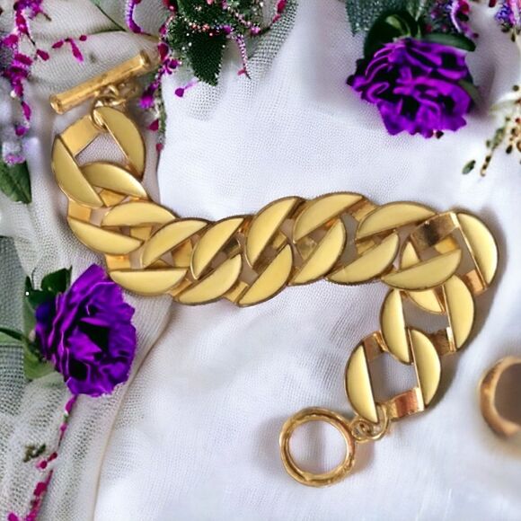 Vtg Enameled Bracelet Chunky Flat Chain Link Gold Tone Ivory Statement Classic. - Picture 1 of 16